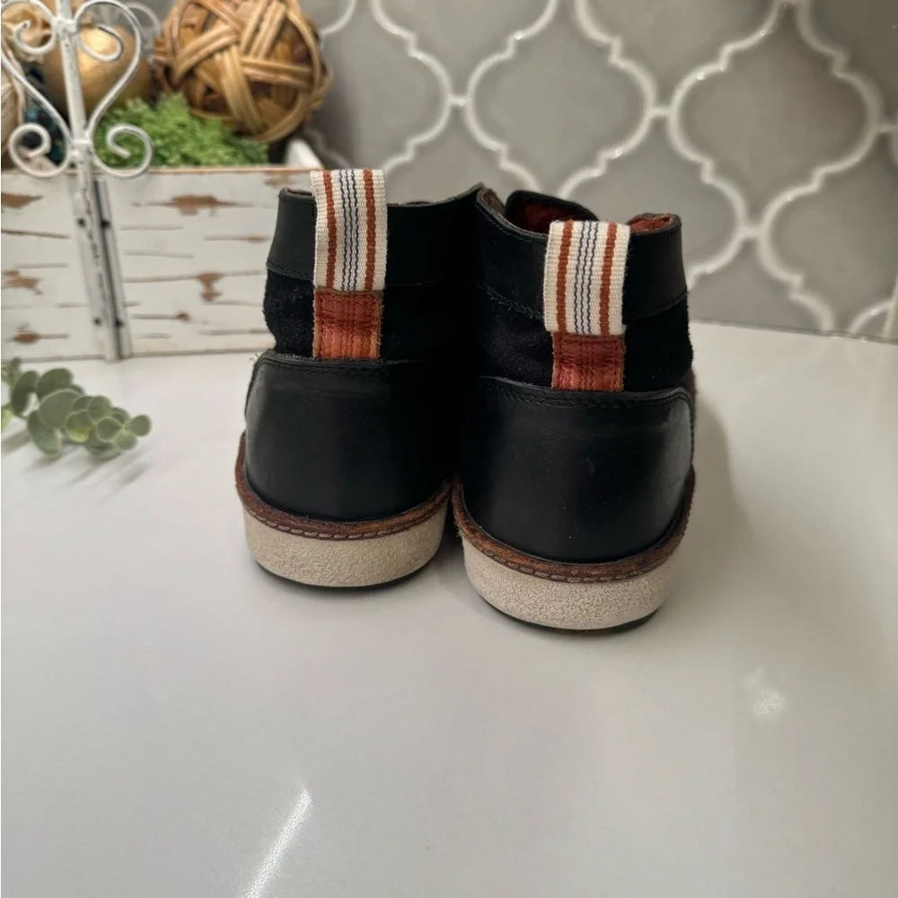Mens  PF Flyers Chukka leather boots size 10